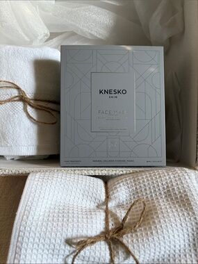 Knesko Skin Black Pearl Detox Collagen Face Mask (4-Treatment Box Set)